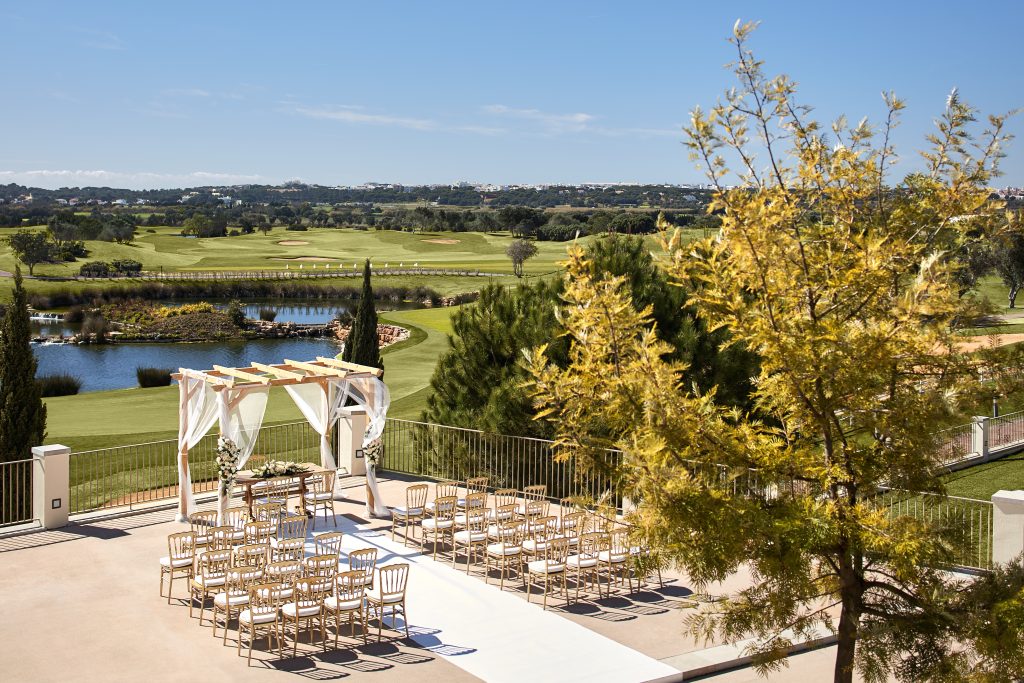 Victoria_Golf_Resort_&_Spa_Exterior_View_Wedding_Ceremony_Overlooking_Golf_Course