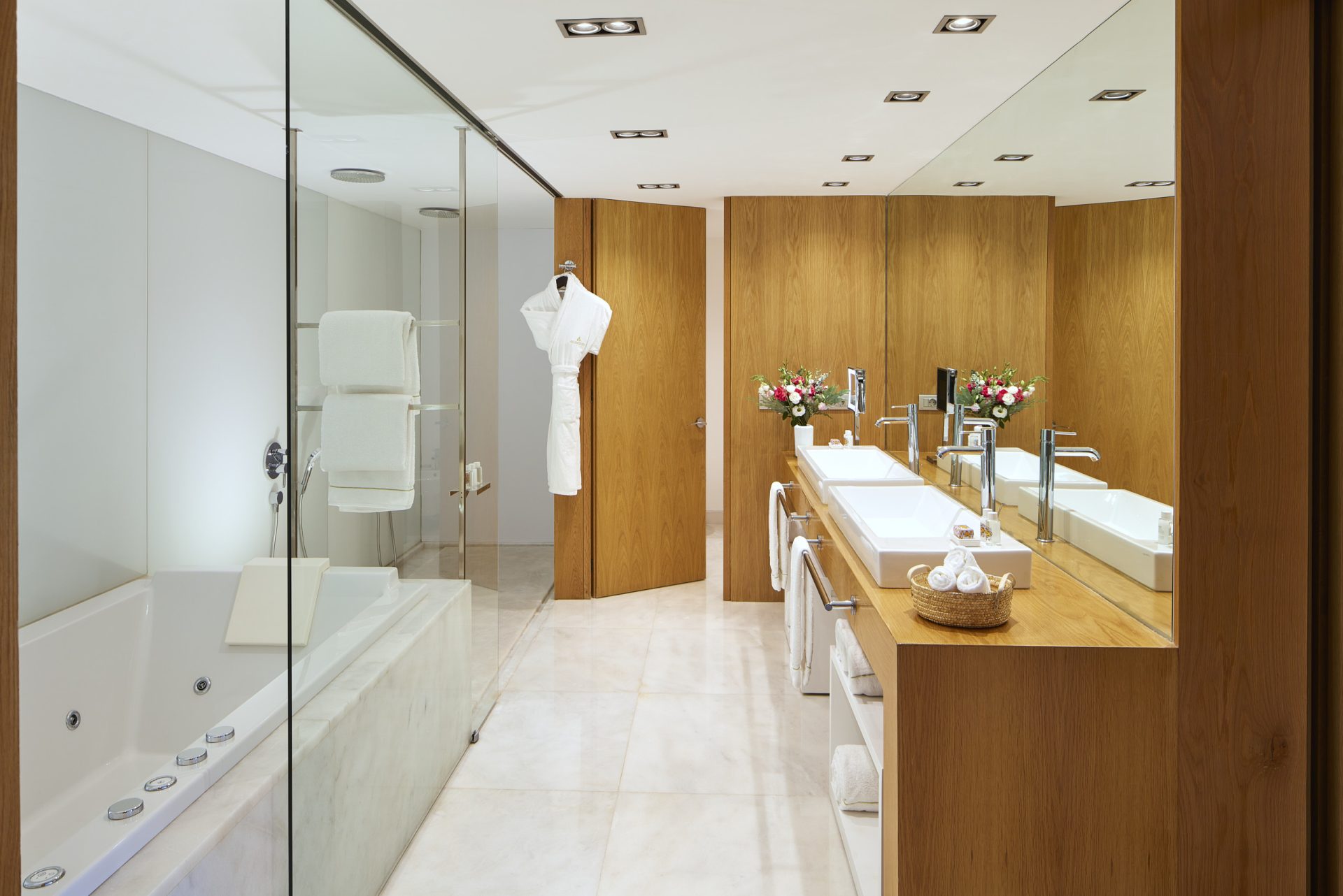 Victoria_Golf_Resort_&_Spa_Presidential_Suite_Bathroom