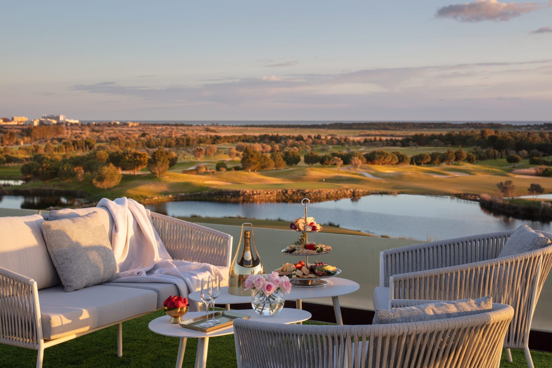 Victoria_Golf_Resort_&_Spa_Presidential_Suite_Rooftop_Sitting_Area