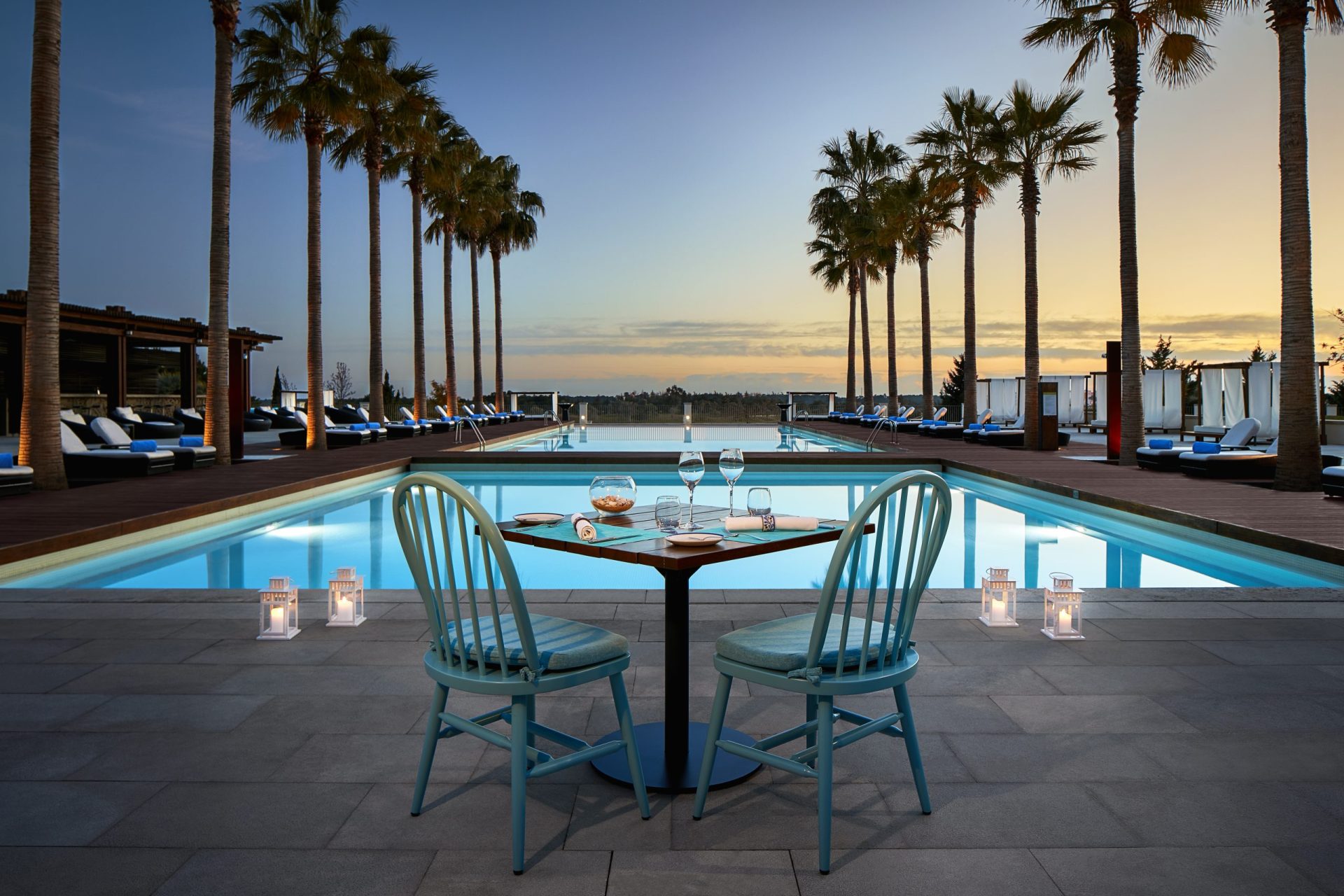 Victoria_Golf_Resort_&_Spa_Restaurant_Ria_Poolside_Table
