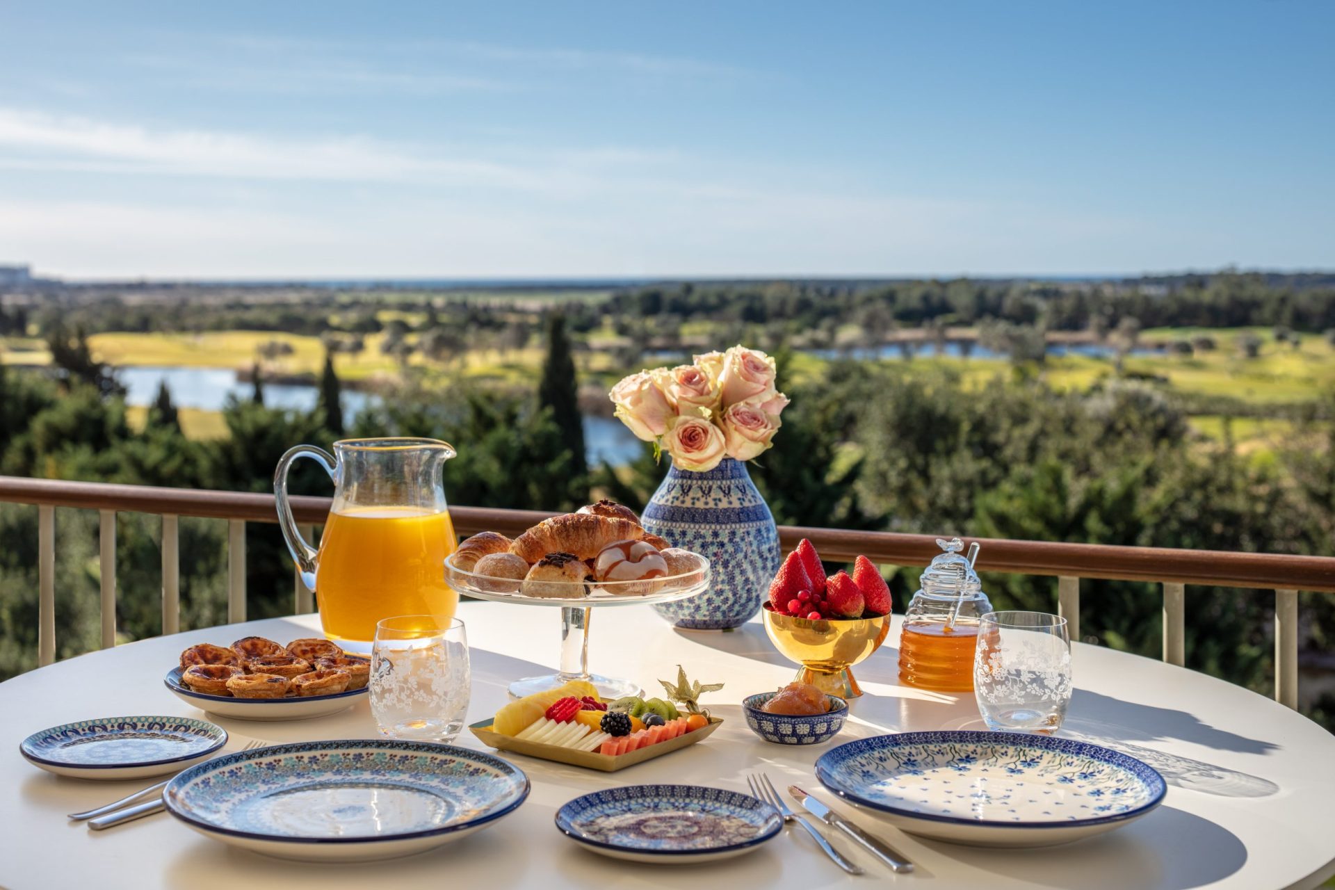 Victoria_Golf_Resort_&_Spa_Victoria_Suite_Terrace_Breakfast_View