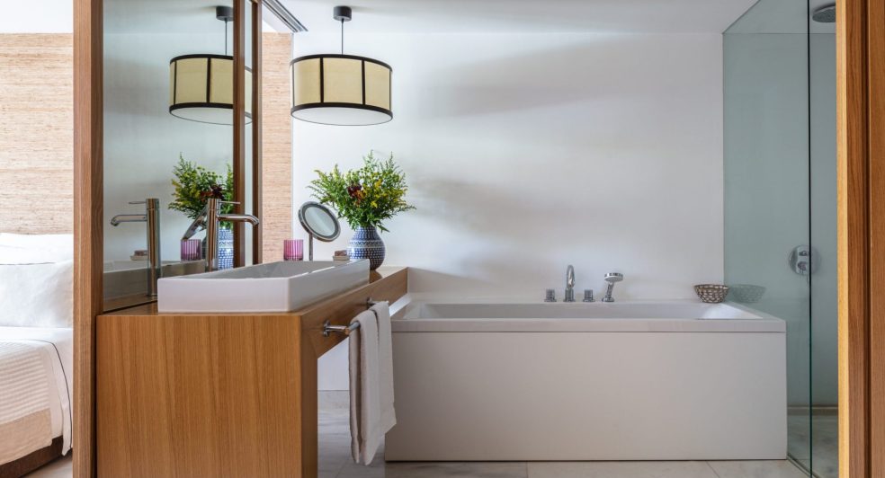 Victoria_Golf_Resort_&_Spa_Pool_View_Room_Bathroom