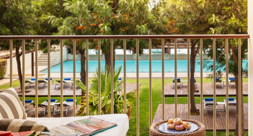 Victoria_Golf_Resort_&_Spa_Pool_View_Room_Terrace