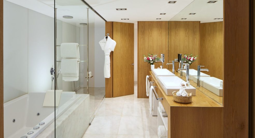 Victoria_Golf_Resort_&_Spa_Presidential_Suite_Bathroom